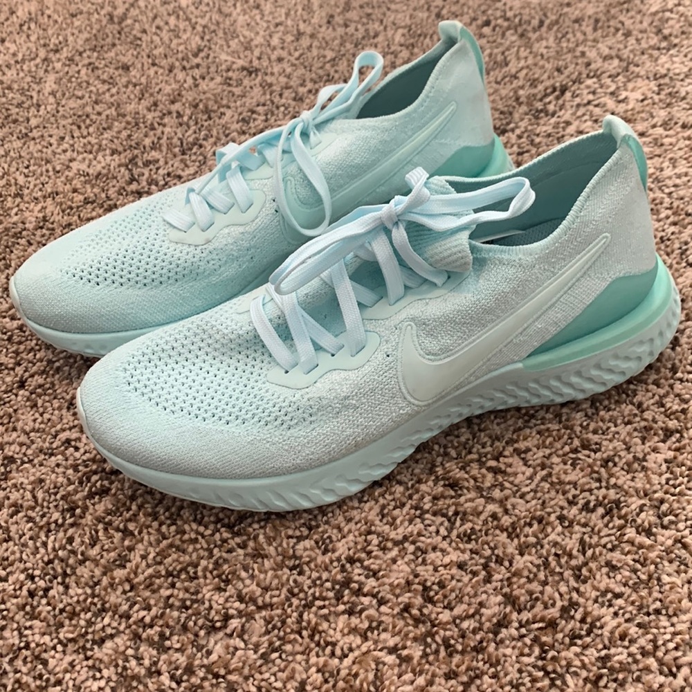 Nike Women’s Epic React Flyknit 2, Teal tint, size 9.5
